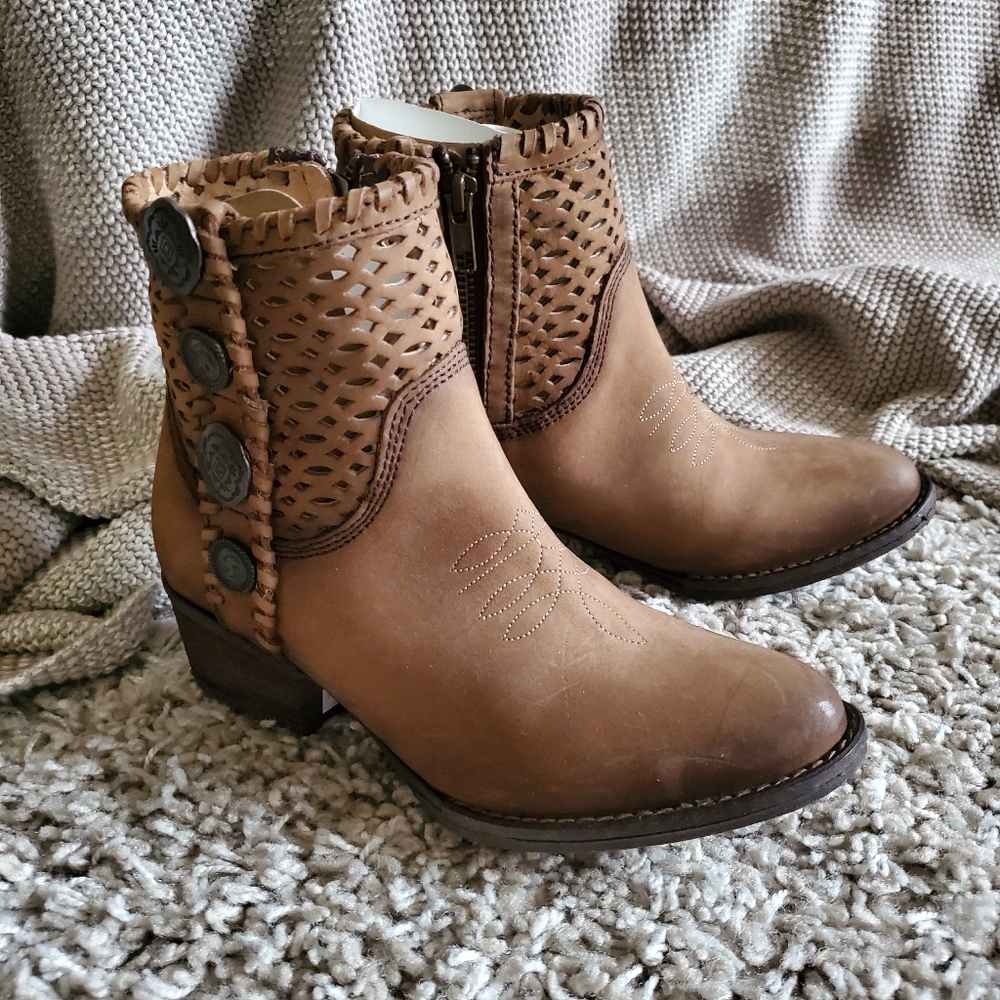 ♡ SOLD ♡ Circle G Corral Ankle Boots Size 6.5